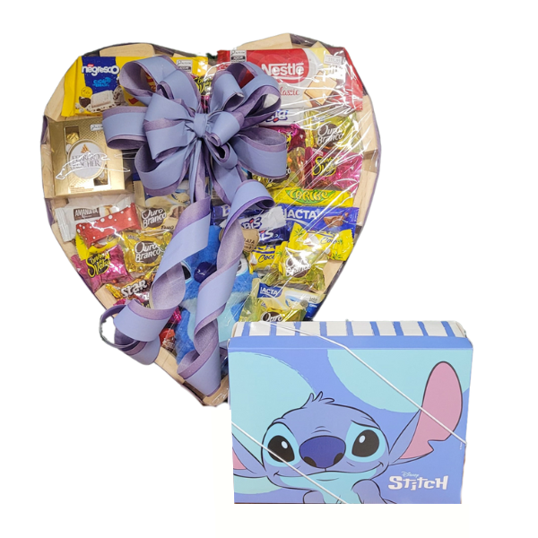 Coração com chocolates e uma caixa do stitch