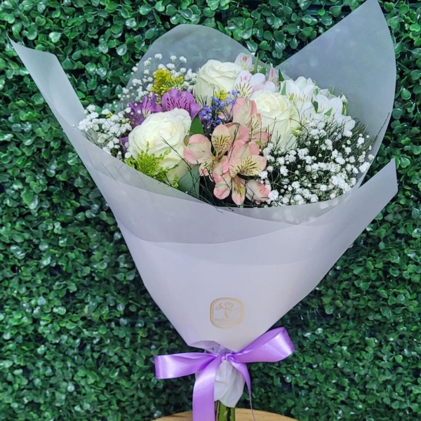 buque de flores com rosas