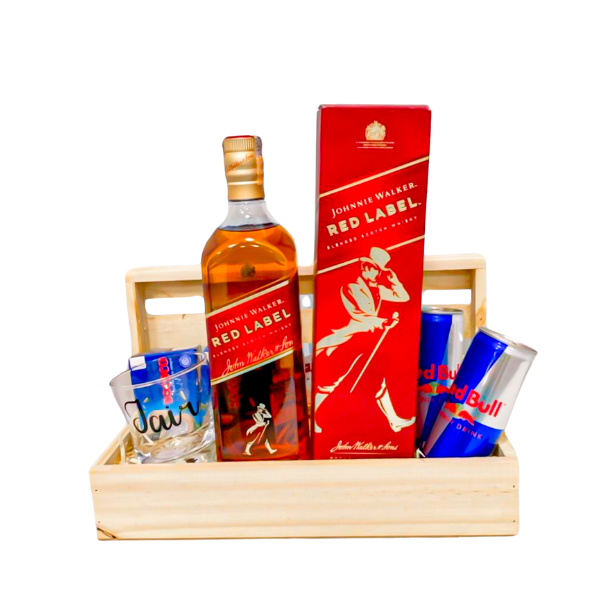 cesta com bebida red label e energético para presentear