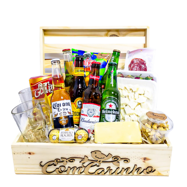 cesta com cerveja e petiscos para presentear