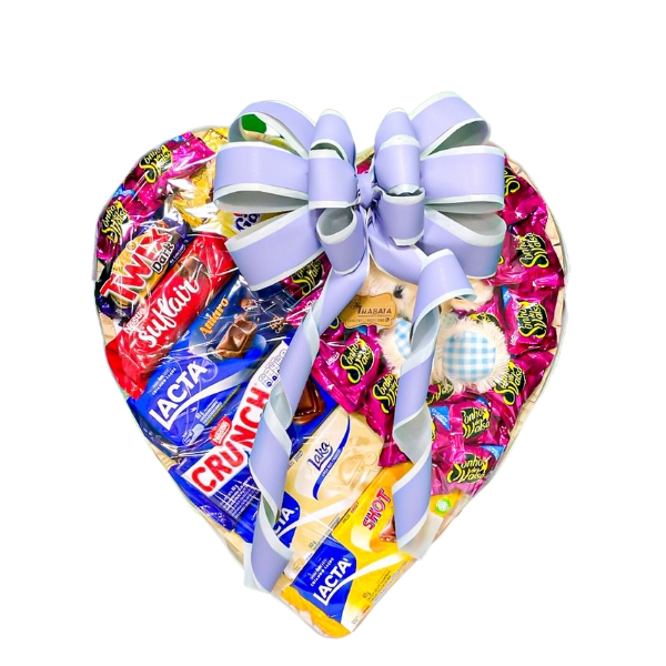 Coração grande Lilás com diversos chocolates para presentear
