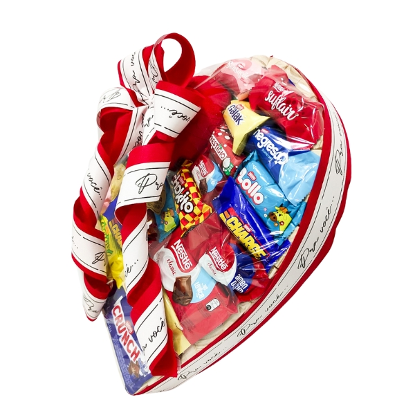 Coração grande com diversos chocolates para presentear