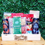 cesta com cerveja e petiscos para presentear