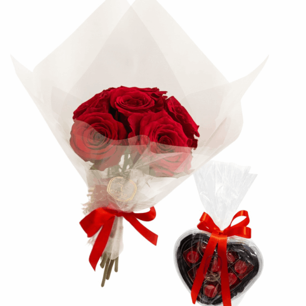 buque de rosas com chocolate para presentear a namorada.