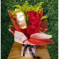 arranjo de rosas com chocolate