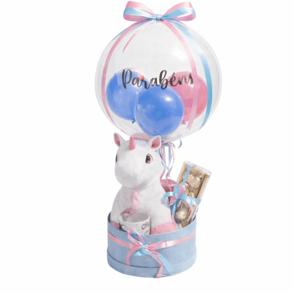 cesta de chocolate em uma box decorada com pelucia de unicornio para presentear